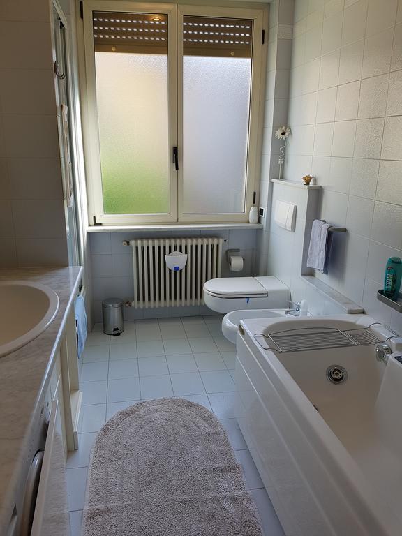 Casa Elena Apartment Albese Con Cassano Luaran gambar